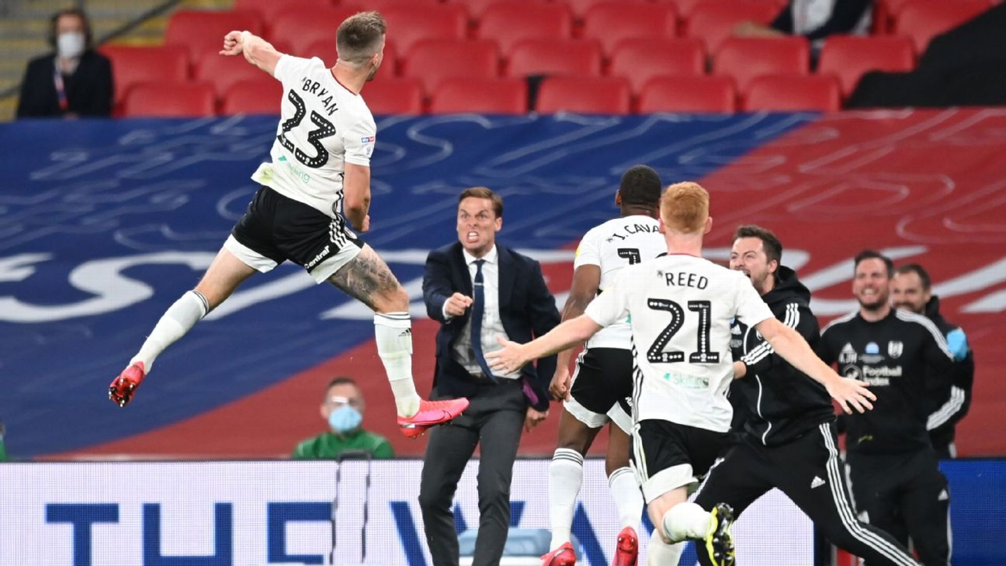 让他们在踢 让他们在踢